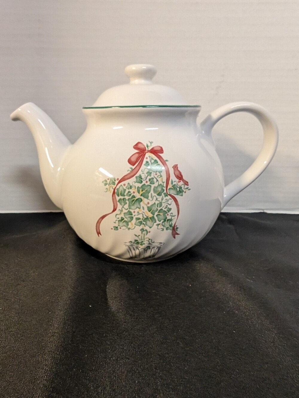 Rare Corelle Corning CALLAWAY Ivy Holiday Christmas Teapot Coordinates Stoneware